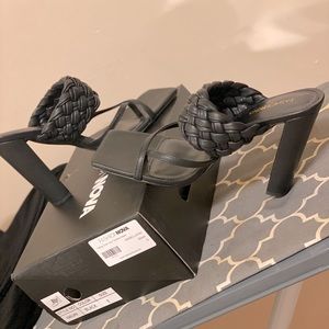 Open toe heeled sandal. Size 9. Black